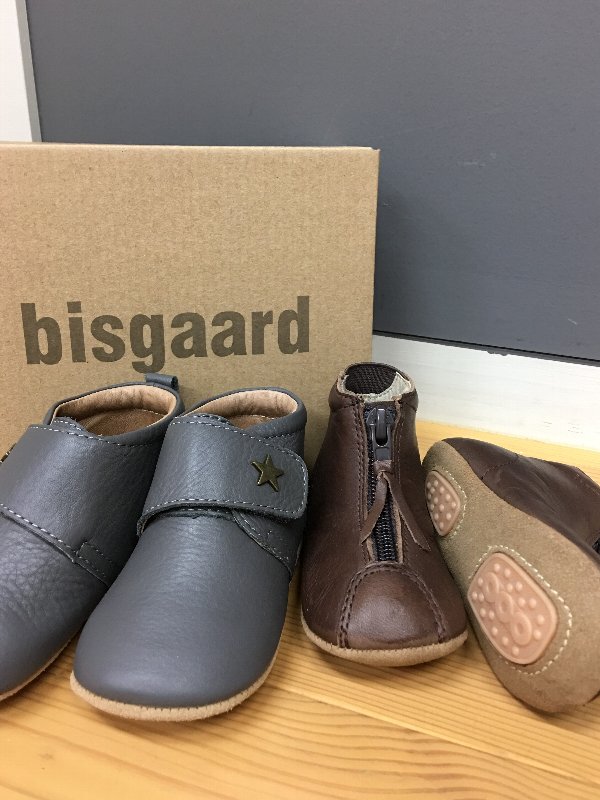 Victoria』『Bisgaard』『POM D'API』靴のご紹介 – 4claps